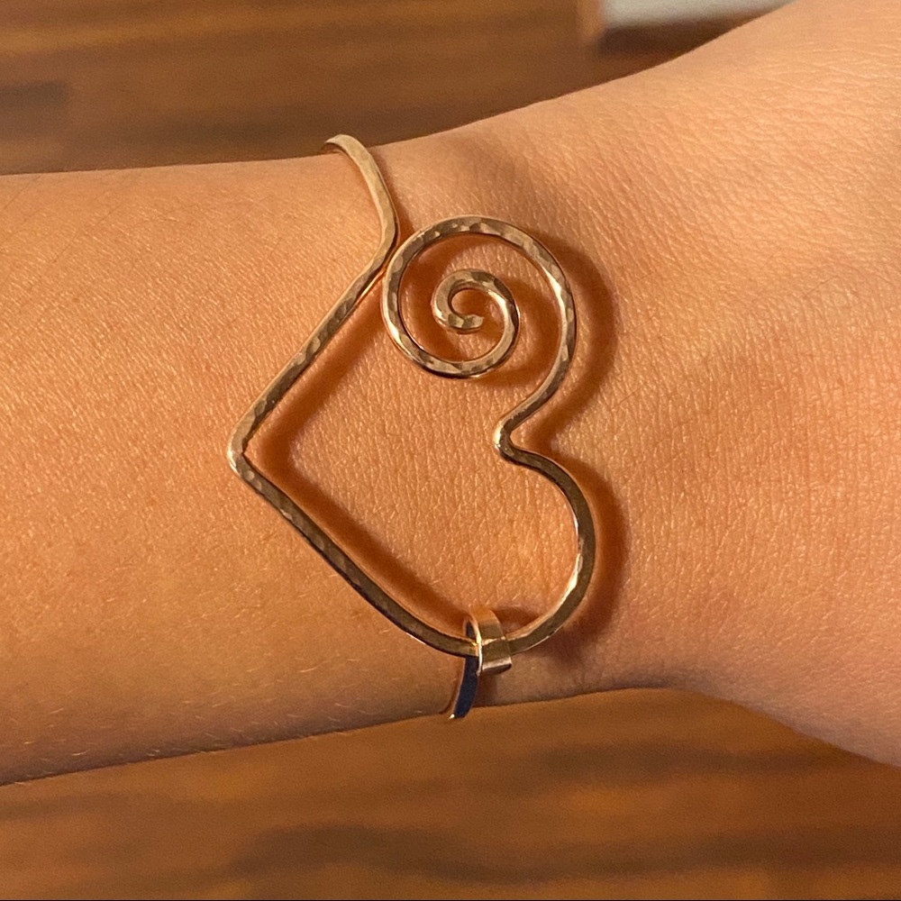 🎁14K Gold Filled Heart Bangle